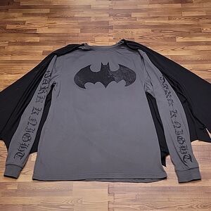 Batman Dark DarkĀ NightāShirt with Attached Cape SizeāMedium